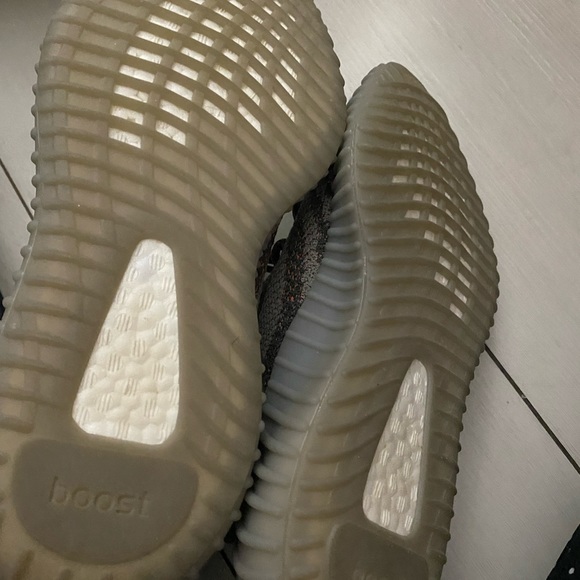 Yeezy beluga size 7 men - Picture 4 of 4